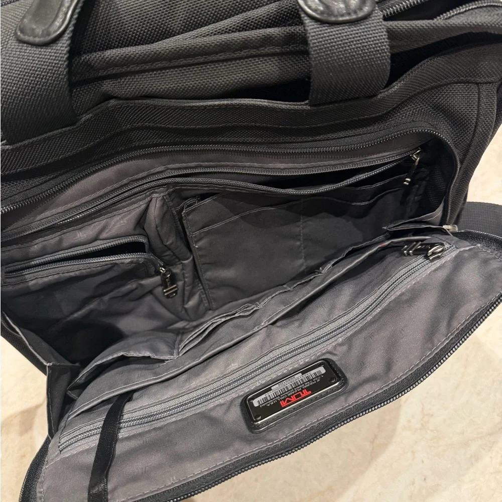 Tumi Black Men's Bag briefcase messenger bag